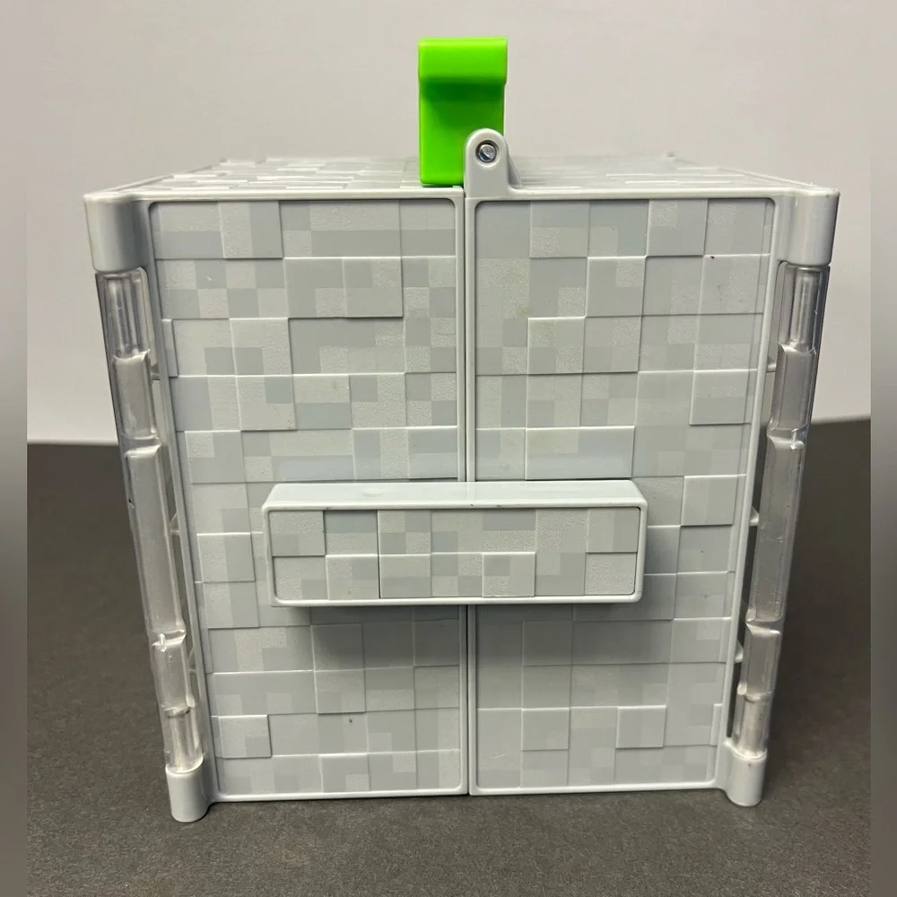Mattel- Mineshaft Mini figure Storage, Two sided‎ w/middle opening. Pre-Owned